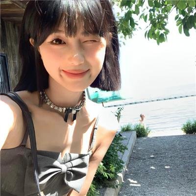 绿茵春色